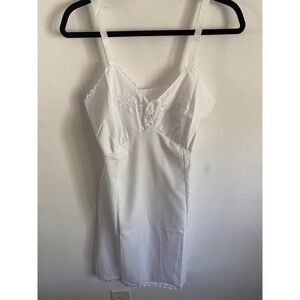 Vintage Eran White Embroidered Full Slip Scalloped Hem ILGWU Union Label Size 34